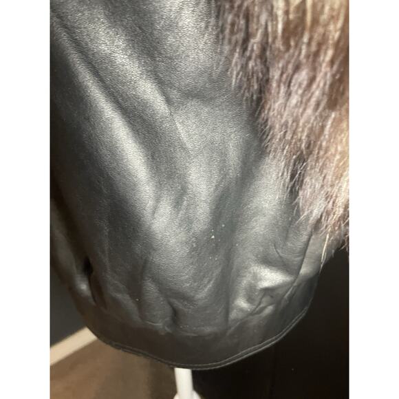Vintage Luxury Leather Vest wth Genuine Raccoon Fur Sleeves–High-End European - Picture 13 of 16